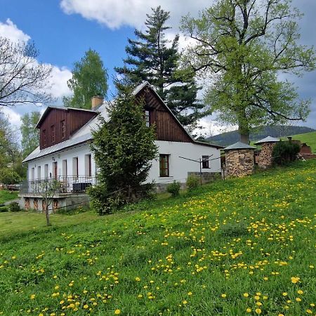 Knezice 25, Chalupa V Krkonosich Врхлабі Екстер'єр фото