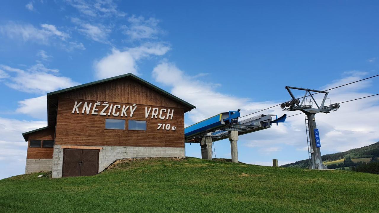 Knezice 25, Chalupa V Krkonosich Врхлабі Екстер'єр фото