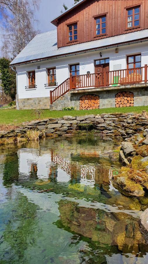Knezice 25, Chalupa V Krkonosich Врхлабі Екстер'єр фото