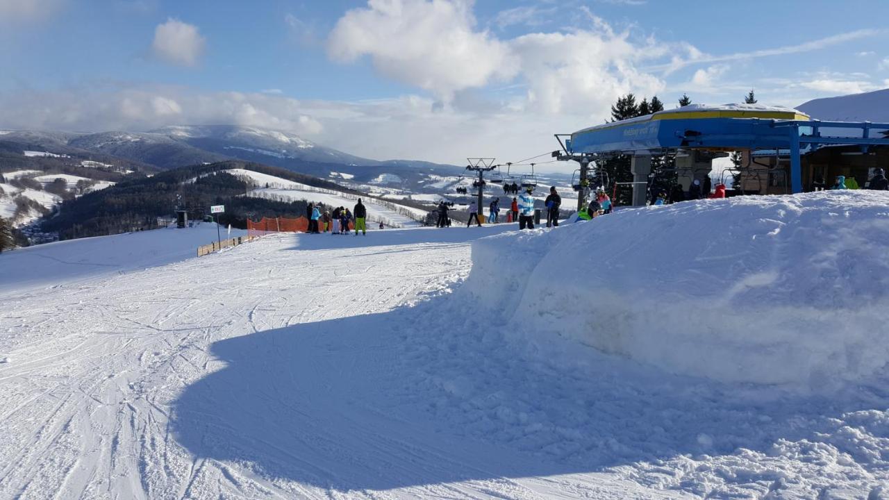 Knezice 25, Chalupa V Krkonosich Врхлабі Екстер'єр фото